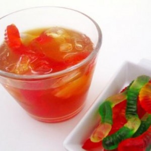 halloween-drinks-orange-cocktail-gummy-worm-garnish